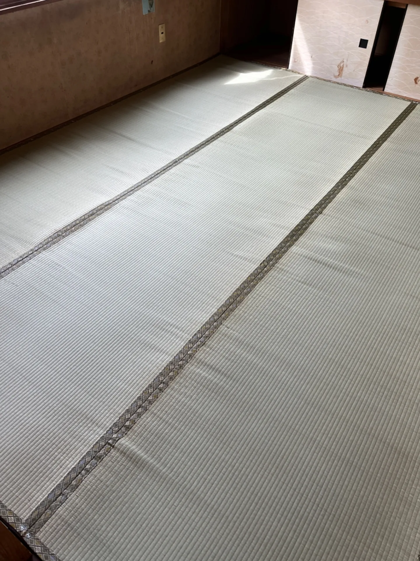 【畳上敷】畳を安価にキレイにしたい方は金沢屋新川店へ！